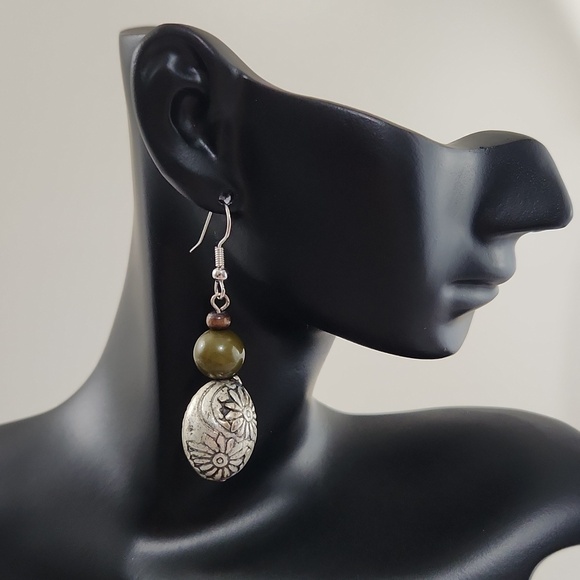 Unbranded Jewelry - Daisy boho earrings